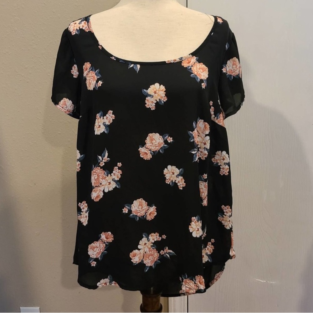 Torrid black floral high low shirt